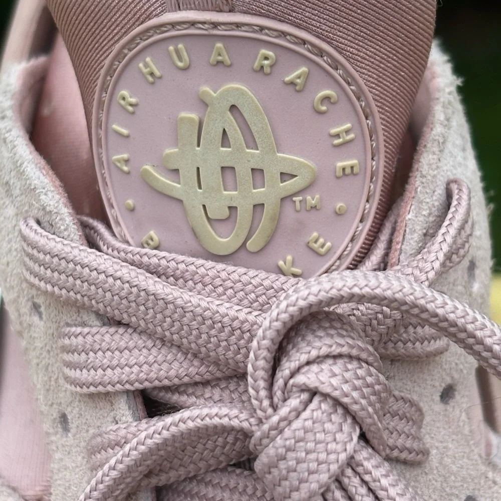 Nike Air Haurache Run in Particle Pink Suede Sneaker Sz 8
